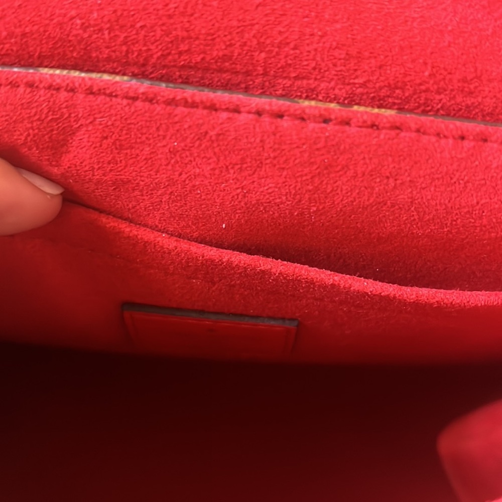 Louis Vuitton handbag also comes with a Louis Vuitton strap - Picture 3 of 5